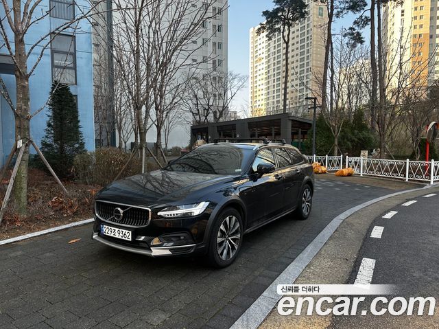 Volvo V90 B5 Ultimate AWD — пробег 22 500 км — фото 2 из 5