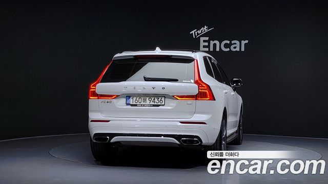 Volvo XC60 T8 R-Design — пробег 152 267 км — фото 4 из 5