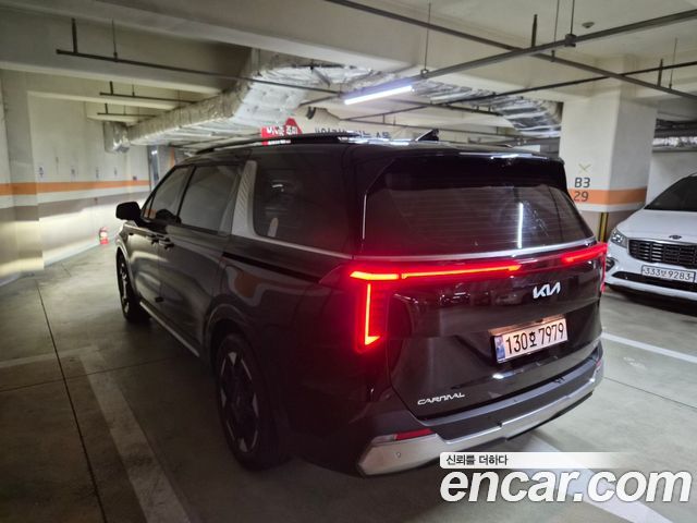 Kia Carnival HEV 9seater Signature — пробег 13 600 км — фото 4 из 5
