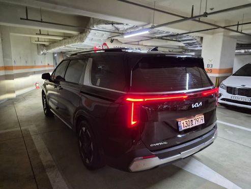 Kia Carnival HEV 9seater Signature — пробег 13 600 км — фото 4 из 5