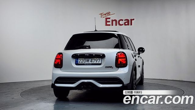 Mini Cooper Classic Third Generation — пробег 10 298 км — фото 4 из 5