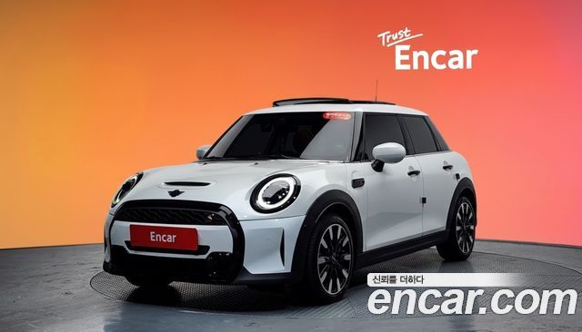 Mini Cooper Classic Third Generation — пробег 10 298 км — фото 1 из 5