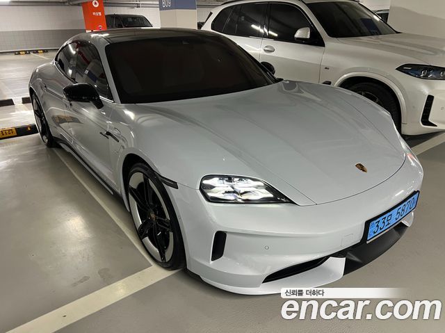 Porsche Taycan Base 4 — пробег 5 100 км — фото 1 из 5