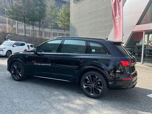 Audi Q7 55 TFSI Quattro Premium — пробег 500 км — фото 2 из 5