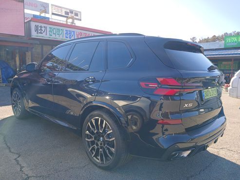 BMW X5 xDrive 50e M Sport — пробег 564 км — фото 4 из 5
