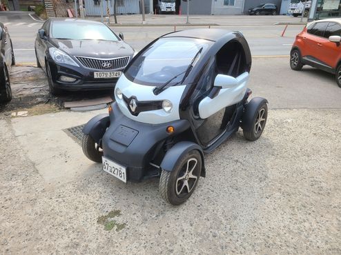 Renault (Samsung) Twizy Intens(2-seater) — пробег 5 652 км — фото 1 из 5