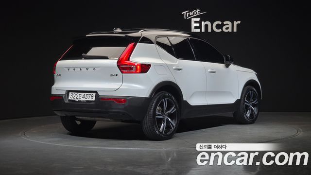 Volvo XC40 B4 R-Design — пробег 180 576 км — фото 2 из 5