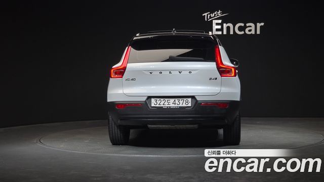 Volvo XC40 B4 R-Design — пробег 180 576 км — фото 4 из 5