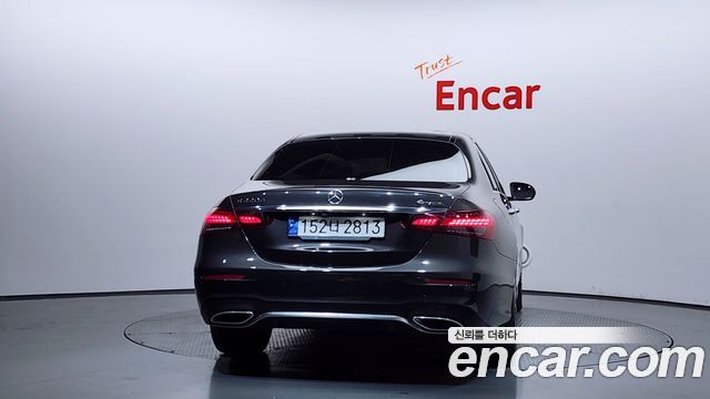 Mercedes-Benz E-Class E220d 4MATIC AMG Line — пробег 35 851 км — фото 4 из 5