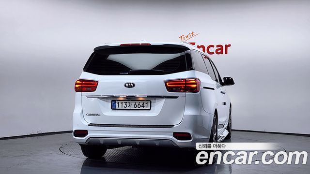Kia Carnival из Кореи Encar