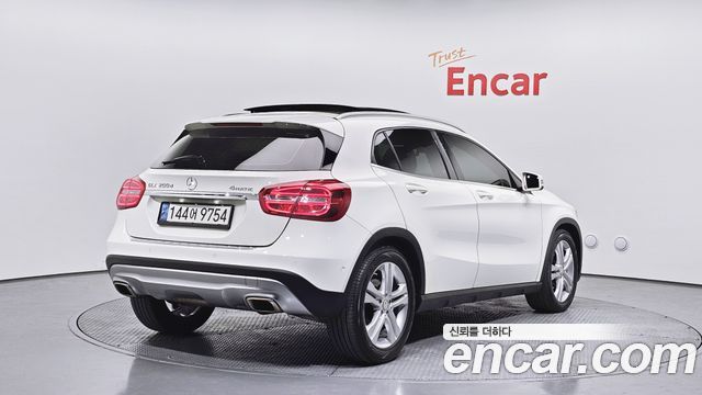 Mercedes-Benz GLA-Class GLA200 d 4MATIC — пробег 87 598 км — фото 2 из 5