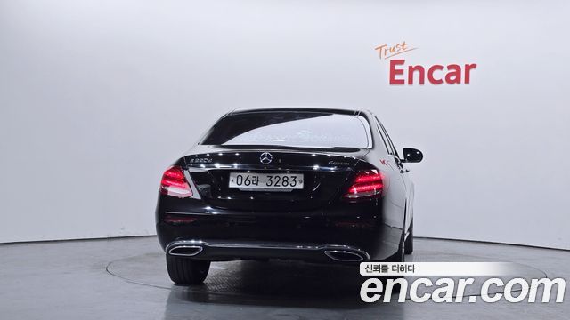 Mercedes-Benz E-Class E220d 4MATIC Avantgarde — пробег 69 858 км — фото 4 из 5