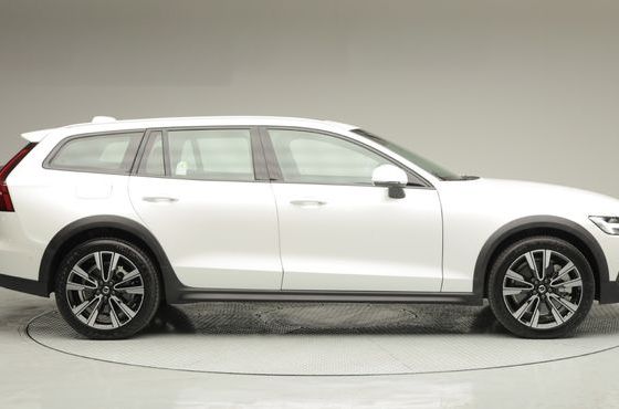 Volvo V60 B5 Ultra AWD — пробег 669 км — фото 2 из 5