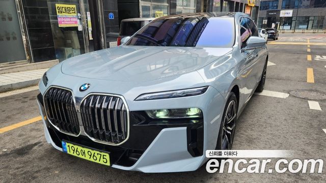 BMW 7-Series 740i xDrive M Sport — пробег 900 км — фото 2 из 5