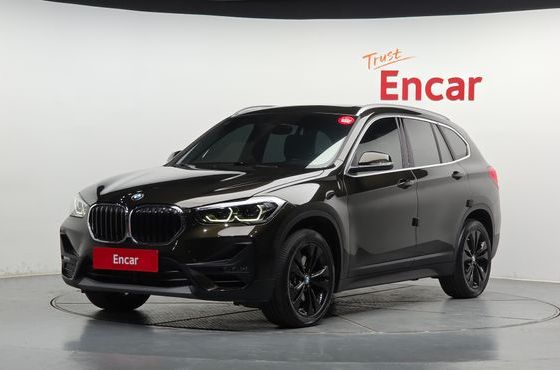 BMW X1 xDrive 20i Advantage — пробег 48 560 км — фото 1 из 5