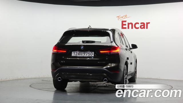 BMW X1 xDrive 20i Advantage — пробег 48 560 км — фото 4 из 5