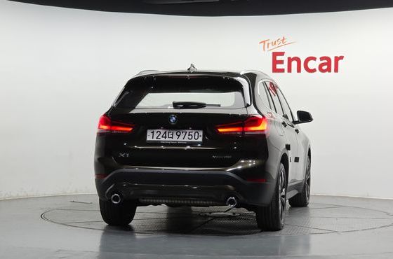BMW X1 xDrive 20i Advantage — пробег 48 560 км — фото 4 из 5
