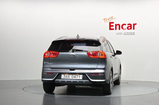 Kia Niro Prestige — пробег 60 538 км — фото 4 из 5