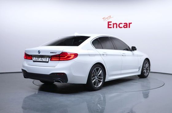 BMW 5-Series 520d M Sport Package Plus — пробег 47 635 км — фото 2 из 5