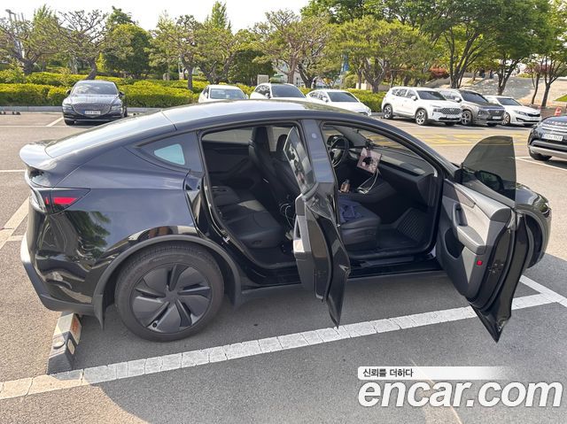 Tesla Model Y RWD — пробег 11 200 км — фото 5 из 5