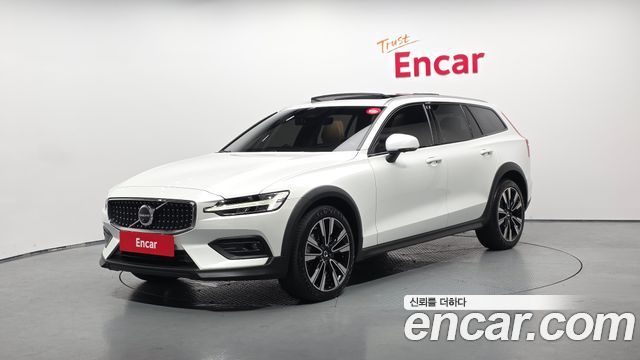 Volvo V60 B5 Ultimate AWD — пробег 23 884 км — фото 1 из 5