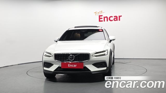 Volvo V60 B5 Ultimate AWD — пробег 23 884 км — фото 3 из 5