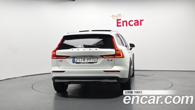 Volvo V60 B5 Ultimate AWD — пробег 23 884 км — фото 4 из 5