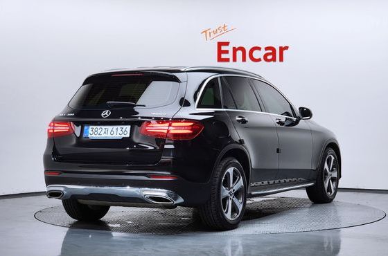 Mercedes-Benz GLC-Class GLC300 4MATIC — пробег 76 930 км — фото 2 из 5