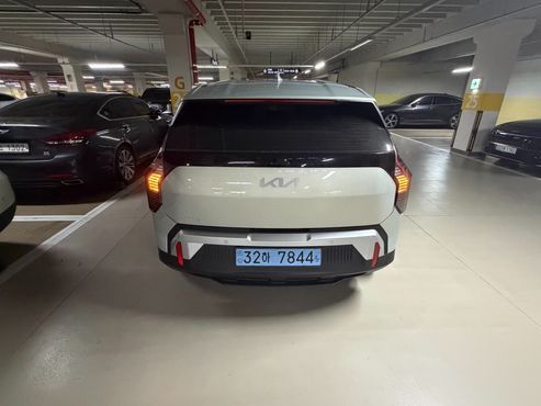 Kia EV3 Standard 2WD Air — пробег 131 км — фото 2 из 5