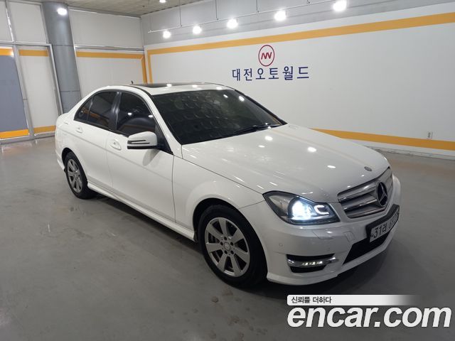 Mercedes-Benz C-Class C200 CGI AVANTGARDE — пробег 156 000 км — фото 3 из 5