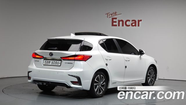 Lexus CT200h из Кореи Encar