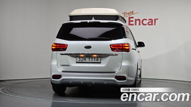 Kia Carnival из Кореи Encar