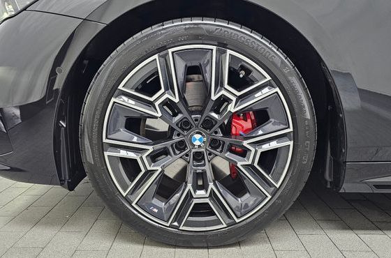 BMW 5-Series 530i xDrive M Sport Pro Special Edition — пробег 11 799 км — фото 5 из 5