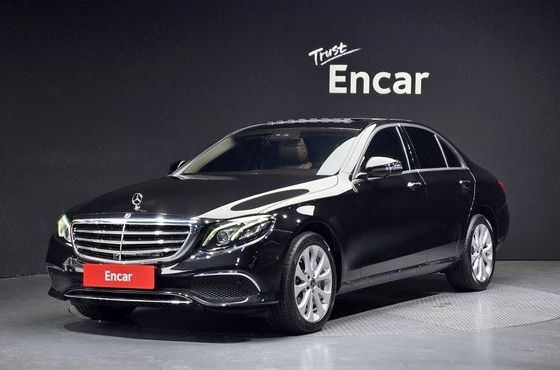 Mercedes-Benz E-Class E300 4MATIC Exclusive — пробег 86 465 км — фото 1 из 5