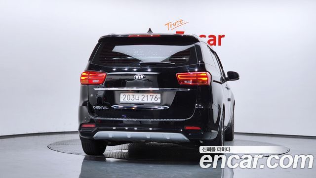 Kia Carnival из Кореи Encar