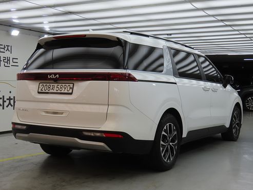 Kia Carnival 9-Seater Prestige — пробег 122 615 км — фото 4 из 5