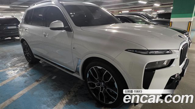 BMW X7 xDrive 40i M Sport 7STR — пробег 15 000 км — фото 2 из 5