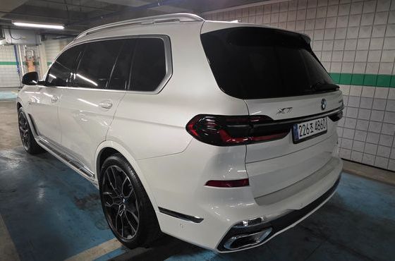 BMW X7 xDrive 40i M Sport 7STR — пробег 15 000 км — фото 4 из 5