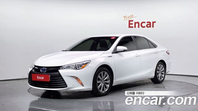 Toyota Camry Hybrid LE — пробег 71 538 км — фото 1 из 5