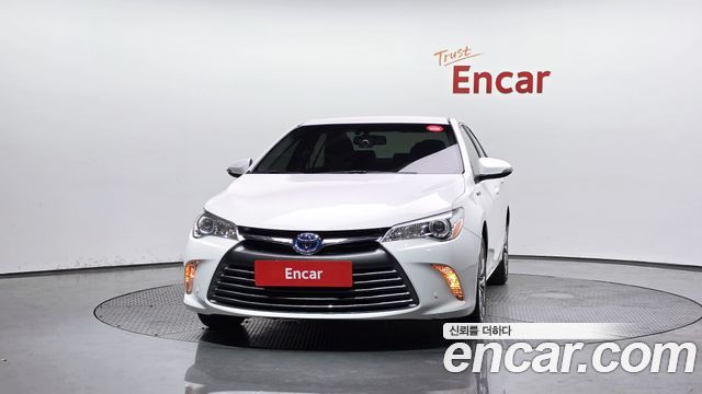 Toyota Camry Hybrid LE — пробег 71 538 км — фото 3 из 5