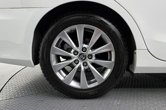 Toyota Camry Hybrid LE — пробег 71 538 км — фото 5 из 5