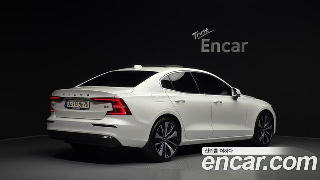 Volvo S60 B5 Ultimate Bright — пробег 60 688 км — фото 2 из 5