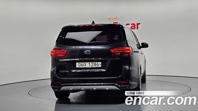 Kia Carnival из Кореи Encar