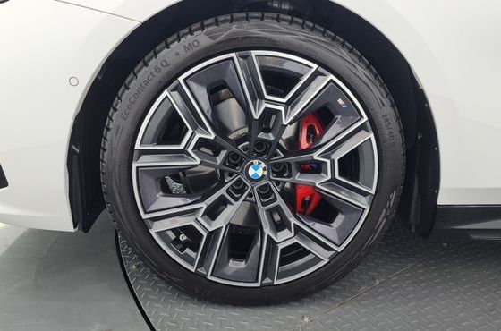 BMW 5-Series 530i xDrive M Sport Pro Special Edition — пробег 7 069 км — фото 5 из 5