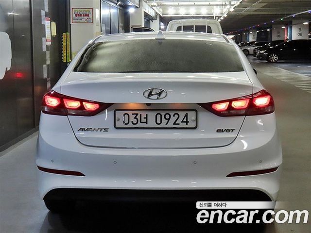 Hyundai AVANTE 1.6 e-VGT SMART — пробег 215 587 км — фото 4 из 5