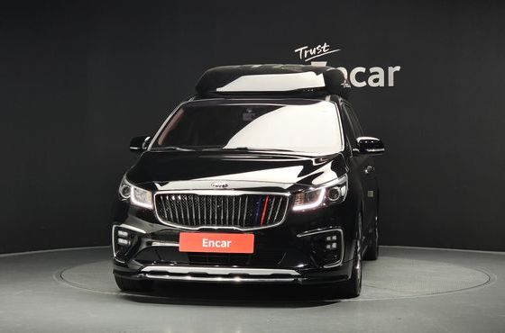 Kia Carnival 9-seater Hi-Limousine Prestige — пробег 75 270 км — фото 3 из 5