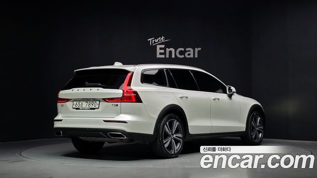 Volvo V60 T5 Pro AWD — пробег 119 667 км — фото 2 из 5
