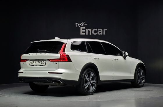 Volvo V60 T5 Pro AWD — пробег 119 667 км — фото 2 из 5