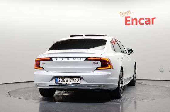 Volvo S90 B6 AWD Ultimate Bright — пробег 139 607 км — фото 4 из 5