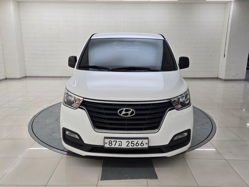 Hyundai Starex Van 5-Seater Modern — пробег 208 000 км — фото 3 из 5